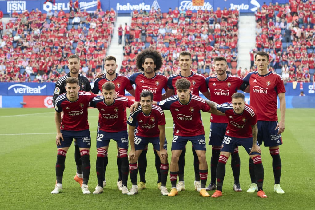 Osasuna pose for a team picture