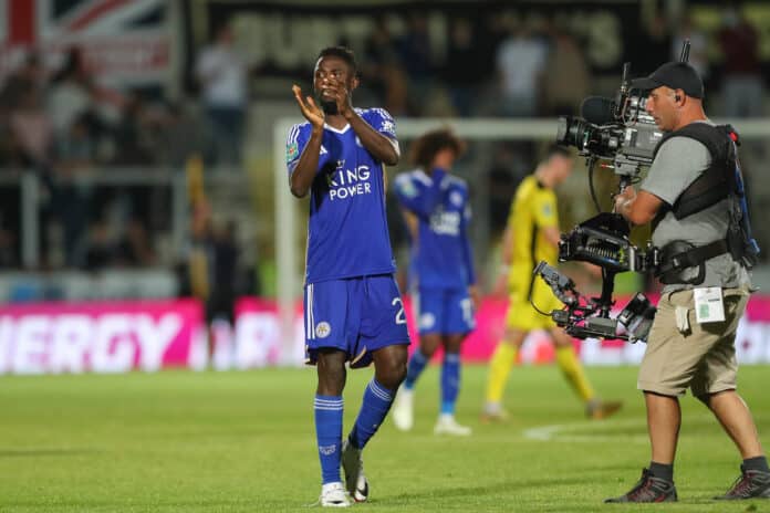 Wilfred Ndidi applauds supporters